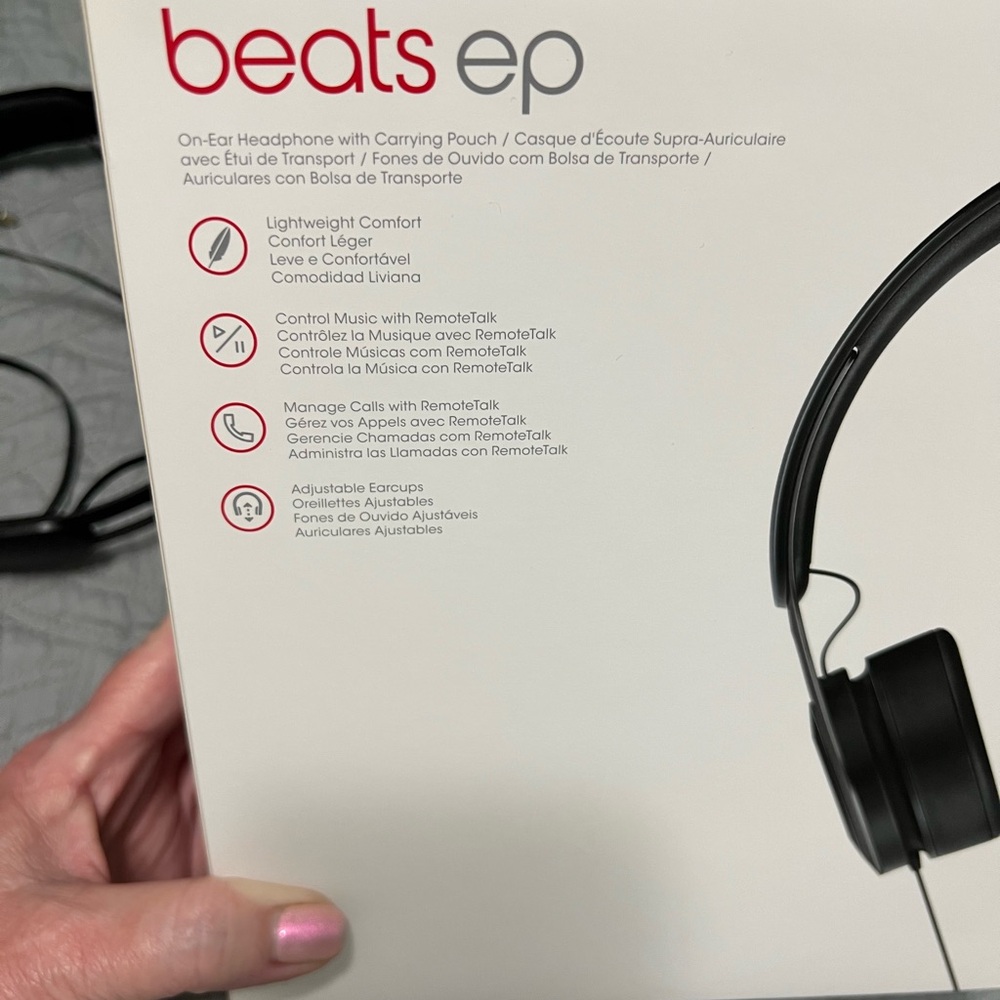 Beats by Dre Black EP Headphones with Red Box - Picture 4 of 4